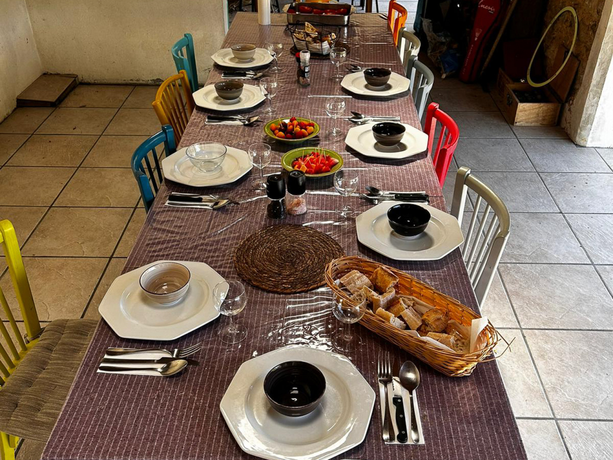 dejeuner dehors sur terrasse